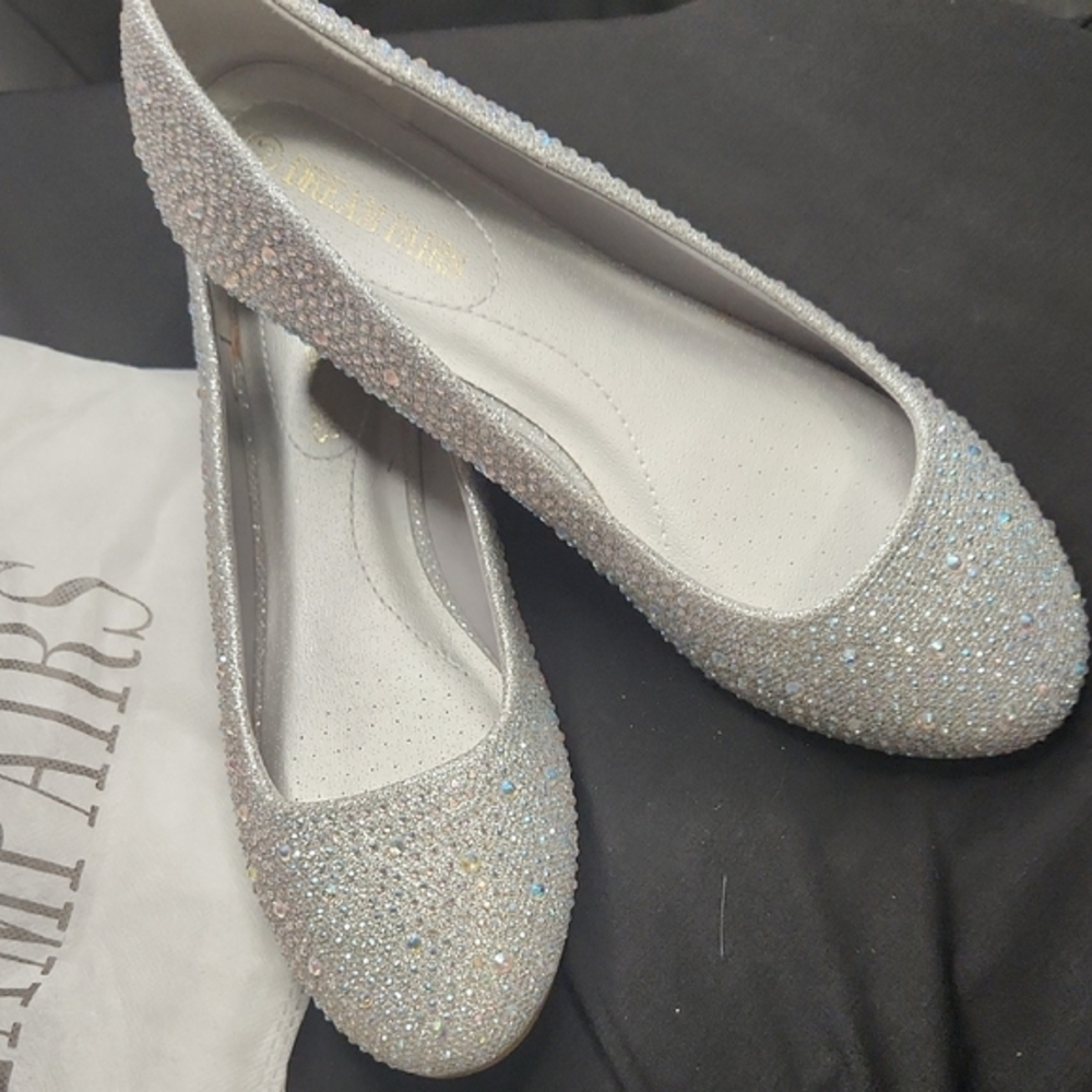 Elegant Silver with Irridescent sparkle Women's Shoes by DreamParis Size 9